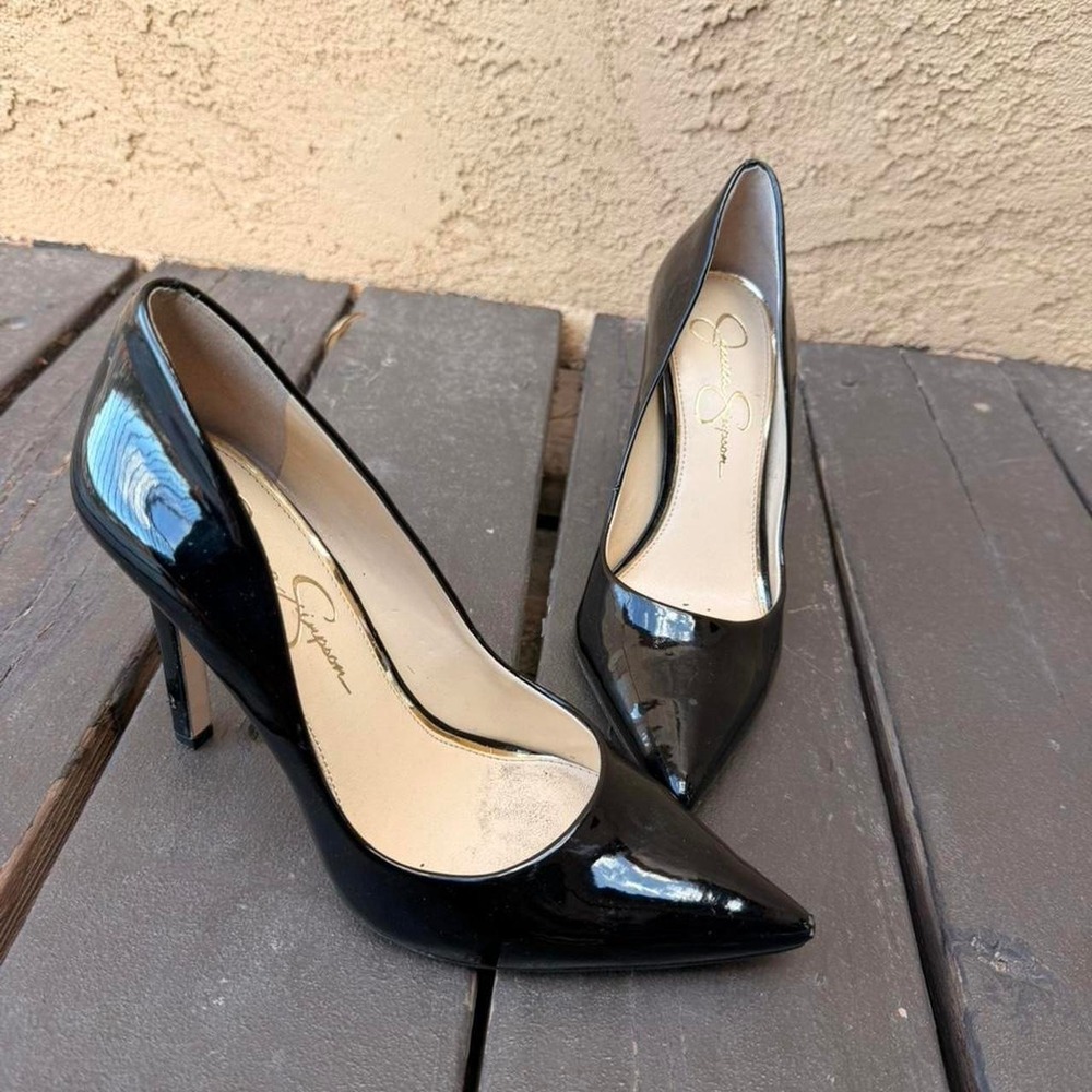 Jessica Simpson black pointed shiny patent pumps